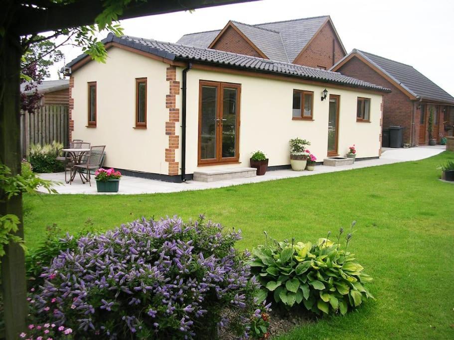 Coastal Garden Lodge Preesall Εξωτερικό φωτογραφία